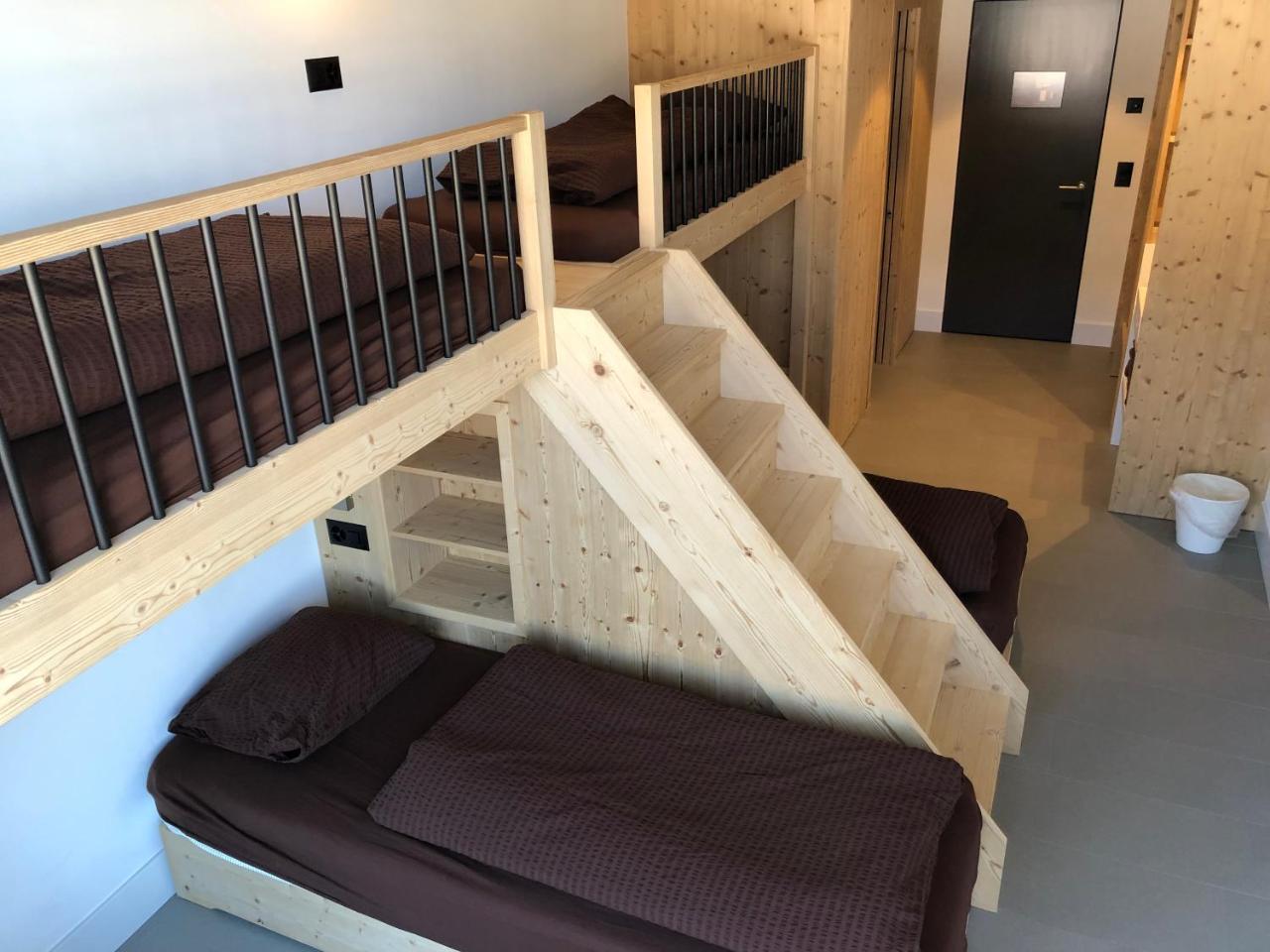 Catrina Hostel Disentis Esterno foto